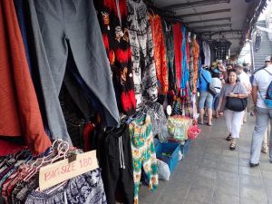 bangkok market pratunam clothing downtown tripatrek